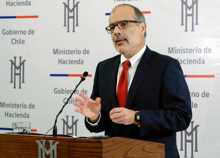 El optimismo de Valdés: economía crecerá 3% a fin de año y alza del cobre reduciría déficit
