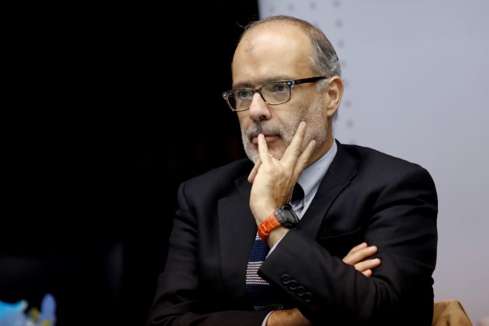 Mercado sigue en vilo ante la continua incertidumbre del futuro del ministro Valdés y el equipo económico del gobierno