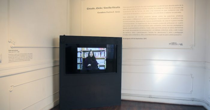 Exposición ‘Círculo…Ciclo / Cecilia Vicuña’ en Galería Casa Uno del Campus Creativo UNAB