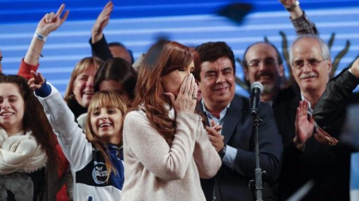 Oficialismo argentino vence en primarias, con reñido resultado ante Fernández