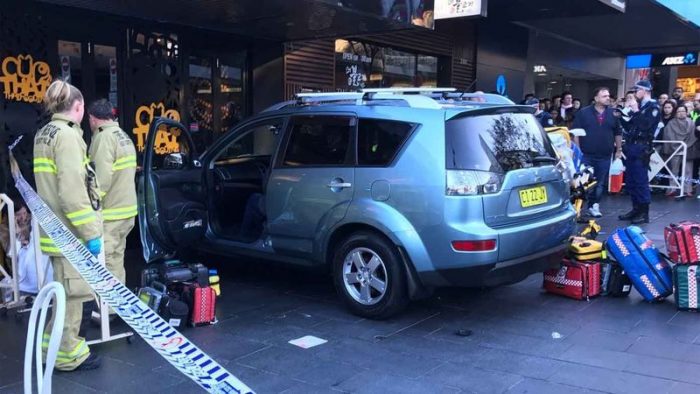 [VIDEO] Australia: vehículo atropella a multitud en Sidney
