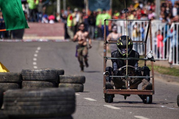 [FOTOS] Toda la adrenalina y buen humor de las carreras de carretones en Concón