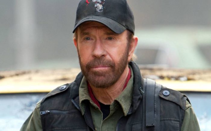 [VIDEO] «Nada puede matar a Chuck Norris»: actor sobrevive a dos paros cardiacos en 47 minutos
