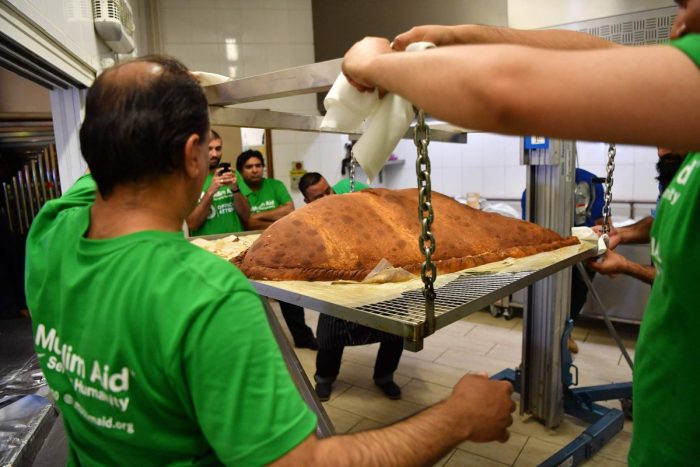 [VIDEO] Rompen el Récord Guiness de la empanada más grande del mundo