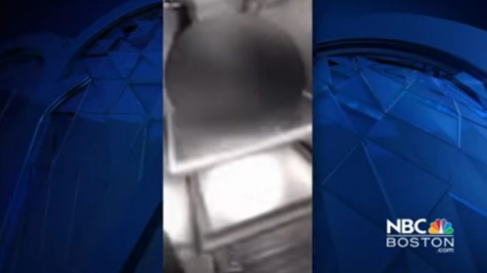 [VIDEO] Arrestan a dos adolescentes por meter a un bebé de 8 meses en un refrigerador para subir video a Snapchat