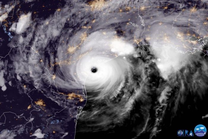 [VIDEOS] El impacto del monstruoso Huracán Harvey en las costas de Texas