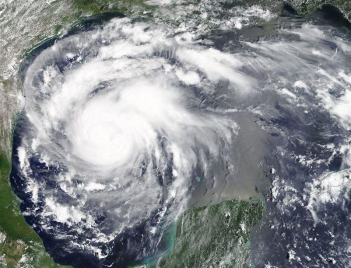 Gobernador de Texas teme «inundaciones históricas» por el huracán Harvey