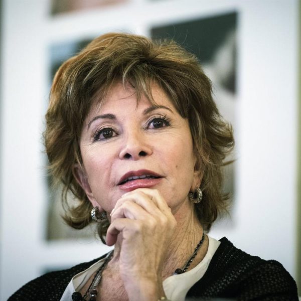 Isabel Allende celebra sus 75 años con un nuevo libro y un nuevo amor