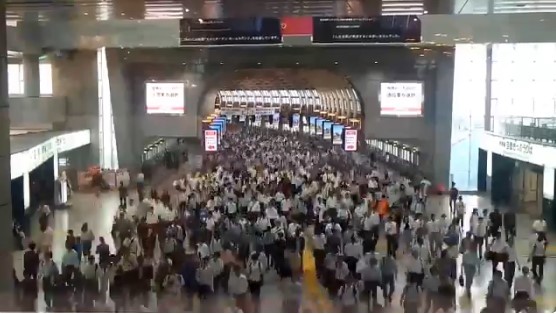 [VIDEO] El impresionante timelapse que muestra «un día normal» en una estación del metro de Tokio