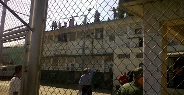 Brote de paperas en cárceles mantiene enfermos a 20 gendarmes y seis reos