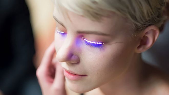 Pestañas LED, la cada vez más popular moda juvenil que es una amenaza para los ojos