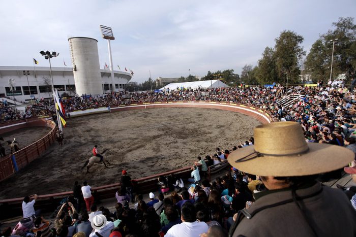 Alcalde de Ñuñoa anuncia que no habrá rodeo durante Fiestas Patrias en el Estadio Nacional