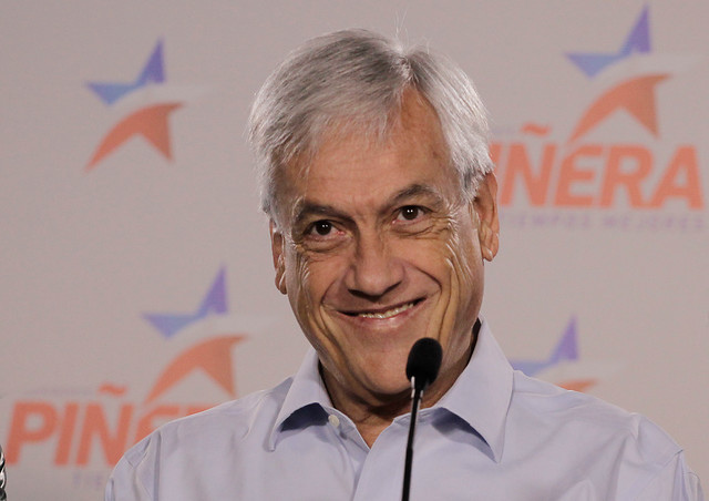 Piñera se sube a la ola anti política y propone terminar con TC cuoteado entre partidos