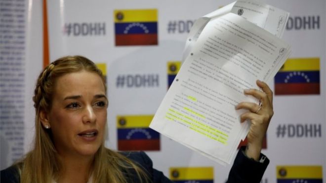 El gobierno de Venezuela bloquea la salida del país a la opositora Lilian Tintori, quien iba a reunirse con mandatarios de Europa