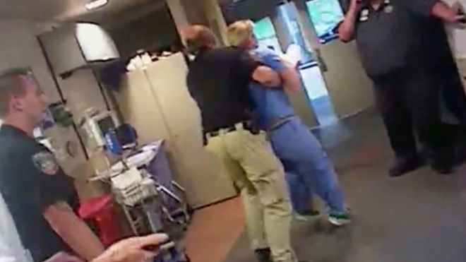 La indignación en Estados Unidos por el violento arresto de una enfermera que se negó a darle a un policía una muestra de sangre de un paciente inconsciente