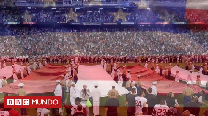 [VIDEO] De rodillas y con los brazos entrelazados: los jugadores de la NFL desafían al presidente Donald Trump