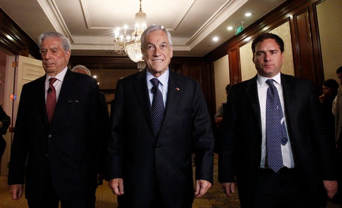 Solo faltó el bombo de barra brava de los empresarios más poderosos de Chile en acto de campaña de Piñera y Vargas Llosa