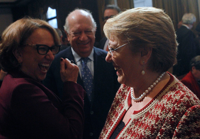 CEP: Presidenta Bachelet sube 3 puntos y alcanza 21%