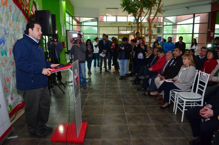 Ministro de Energía inaugura nuevos techos solares en el Instituto Teletón del Maule