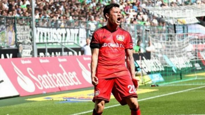 [VIDEO] Charles Aránguiz anota un golazo en victoria parcial del Bayer Leverkusen