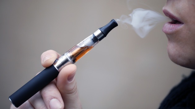 Descubren una nueva grave enfermedad pulmonar vinculada a los cigarrillos electrónicos
