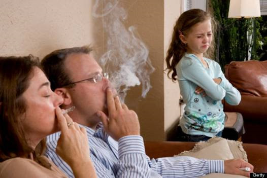Los dormitorios de tus hijos también quedan con nicotina aunque se fume en el living