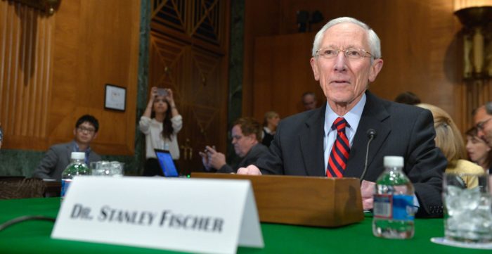 El vicepresidente de la Fed, Stanley Fischer, presentó renuncia