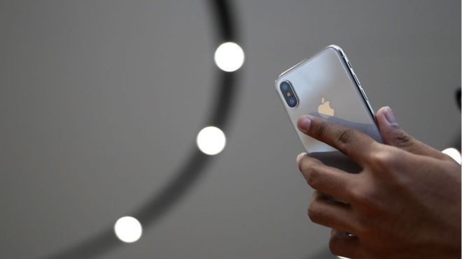 Por qué el nuevo iPhone X de Apple no es tan revolucionario como parece (y qué teléfonos alternativos cuestan menos dinero)