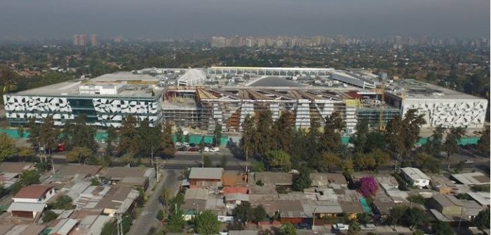 [VIDEO] La nueva forma de captar clientes: estacionamientos de Mall Los Domínicos reproduce por error película porno