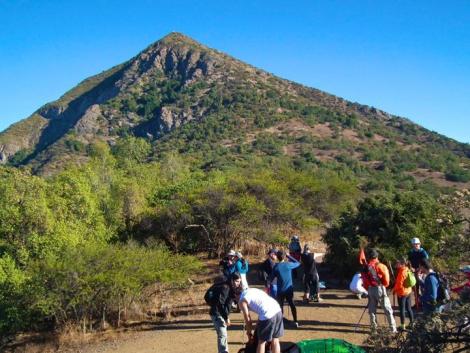 Mala noticia para los excursionistas: cierran acceso al cerro Manquehue por fallo judicial