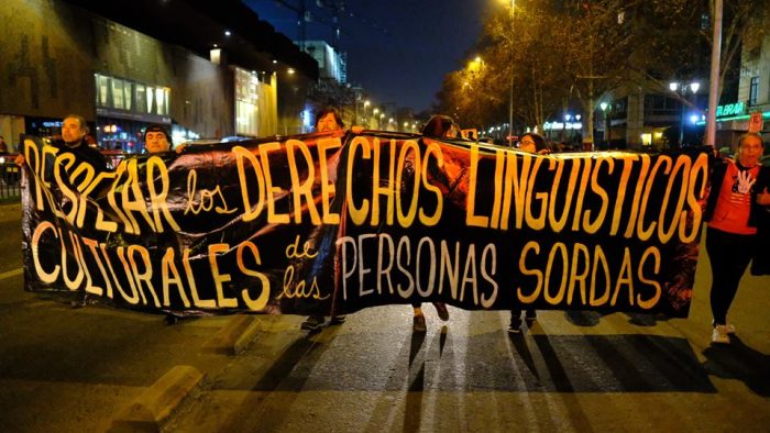 Día nacional de las personas sordas: desde plaza Italia a La Moneda marcharon para exigir derechos lingüísticos