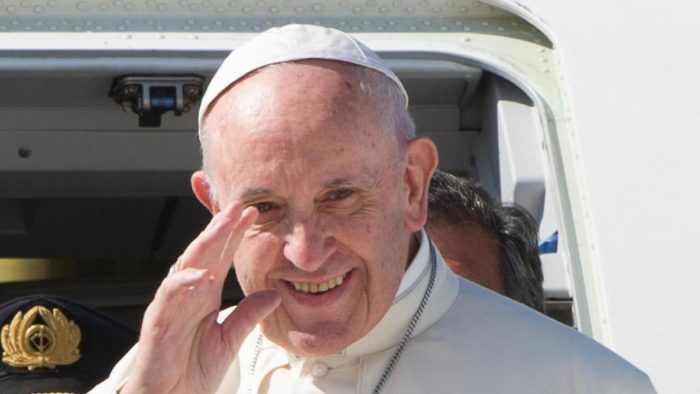 «¿Tan caro resulta escuchar hablar sobre el valor de la sobriedad?»: la columna de Contardo que ironiza con el millonario costo de la visita del Papa