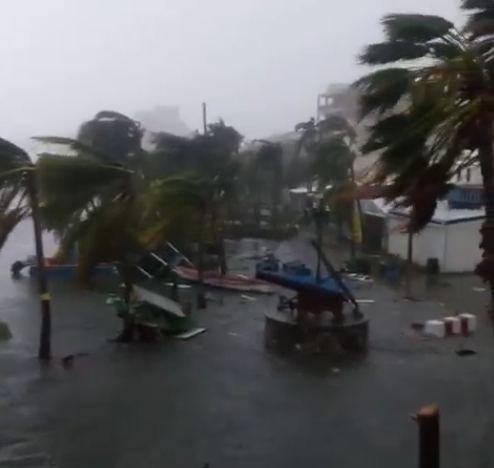 [VIDEO] El huracán Irma estaría arrasando ahora la isla de San Martín y acercándose rápidamente a Puerto Rico