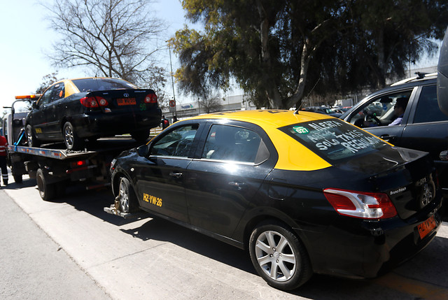 Taxistas que bloquearon acceso a aeropuerto arriesgan desde 10 años de cárcel