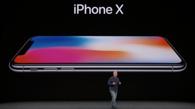 Los nuevos iPhones de Apple no convencen a los inversionistas