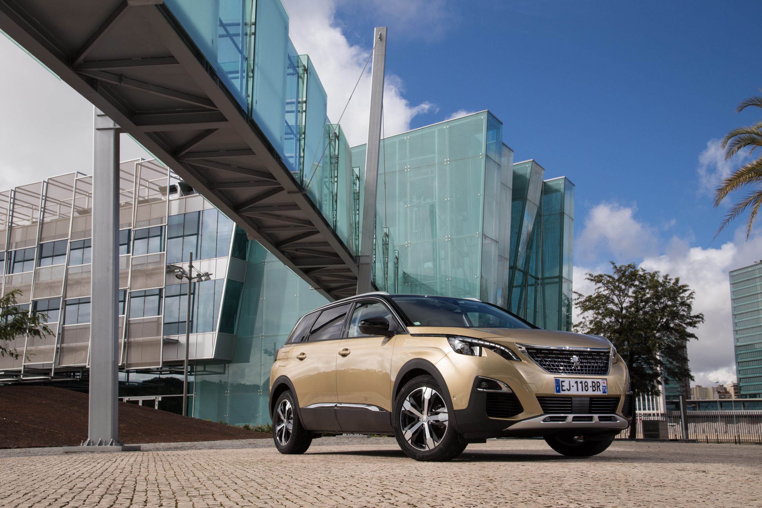 Peugeot 5008: se une a la tendencia SUV