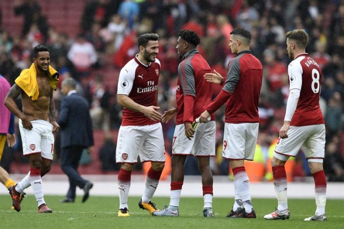 [VIDEO] Premier League: Monreal y Alexis desencallan al Arsenal