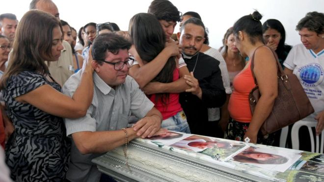 «En cuanto escuché la noticia supe que algo le había pasado»: el desgarrador testimonio del padre de una de las niñas muertas en la escuela a la que un guardia prendió fuego en Brasil