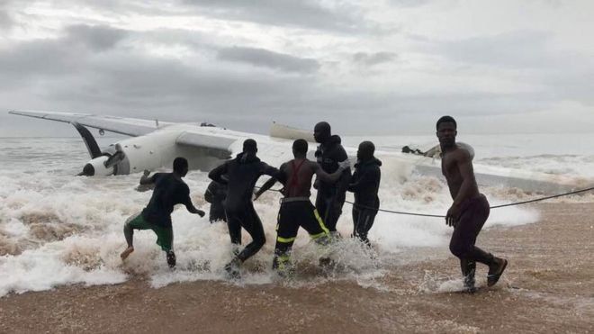 Costa de Marfil: mueren cuatro personas al estrellarse avión de carga cuando intentaba aterrizar en Abiyán