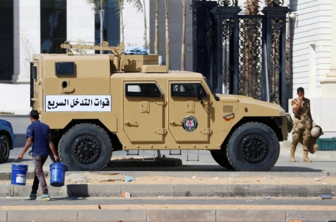 Más de 50 agentes y 15 islamistas muertos en enfrentamiento entre policías y yihadistas en Egipto