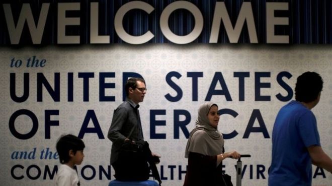«Detección mejorada de pasajeros» y mayor control de dispositivos electrónicos: entran en vigor las nuevas medidas de seguridad en los aeropuertos de Estados Unidos