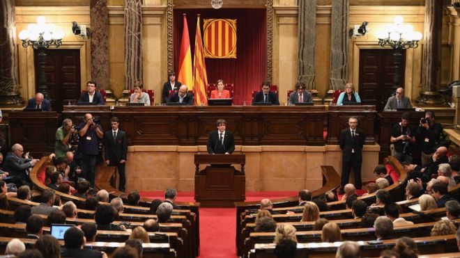 Cae el euro y la Bolsa española se desploma 1,45 % tras declaración de independencia en Cataluña