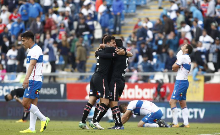 Con polémico gol, Colo Colo se impone ante Universidad Católica y extiende su agonía