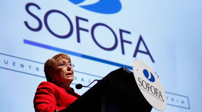 Bachelet acepta oferta de paz de Sofofa y valora «cambio de forma y tono»