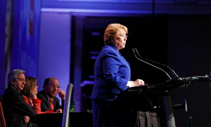 Bachelet asume protagonismo y se despide de Enade con una férrea defensa de su legado ante su audiencia más difícil