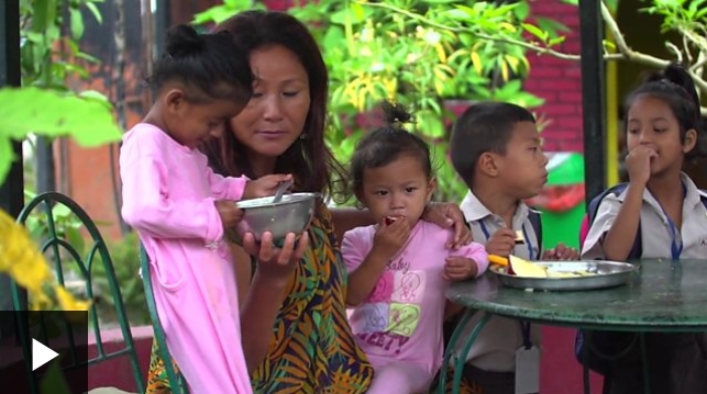 [VIDEO] Indira Ranamagar, la mujer que rescató más de 1.600 niños en Nepal