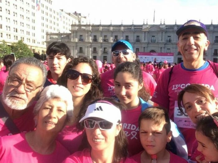 Cáncer de mama: Familiar Corrida por la Vida tiñó de rosado La Moneda