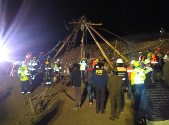 Rescatan a dos trabajadores atrapados en una mina de Taltal