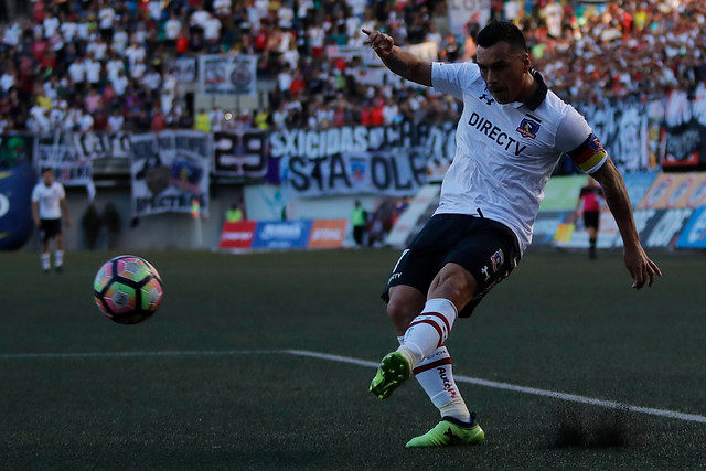Se pasó de roscas: Esteban Paredes realizó agresiva falta a seleccionado chileno sub 23 en la “Noche Alba”