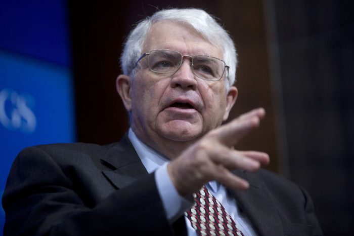 Trump hablaría con John Taylor, influyente economista de Stanford, para liderar la Fed